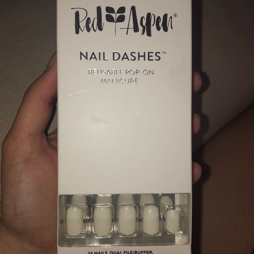 Red aspen nail dashes